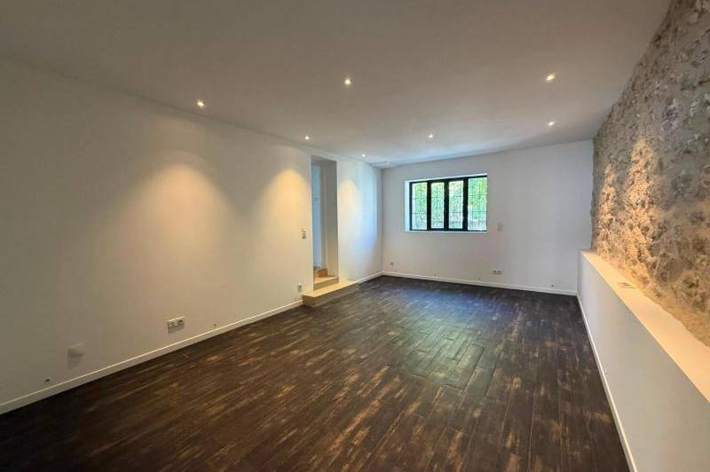 Maison - local professionnel - climatisation - cour  ...