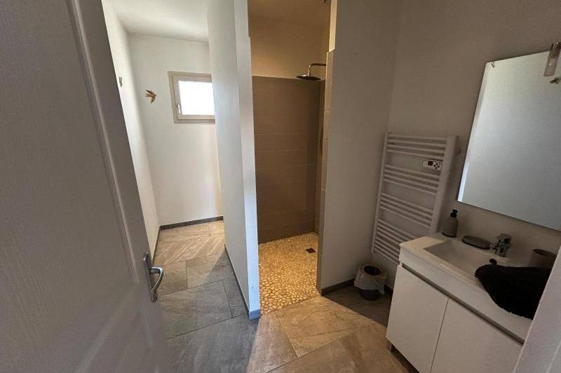 Maison mitoyenne - plain-pied - jardin cloture -  ...
