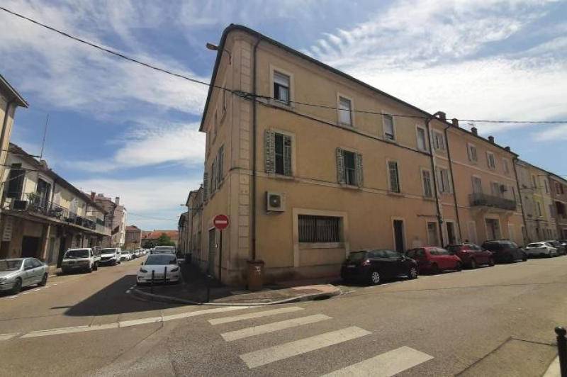 Appartement t1 - beau studio au 2ème étage  ...