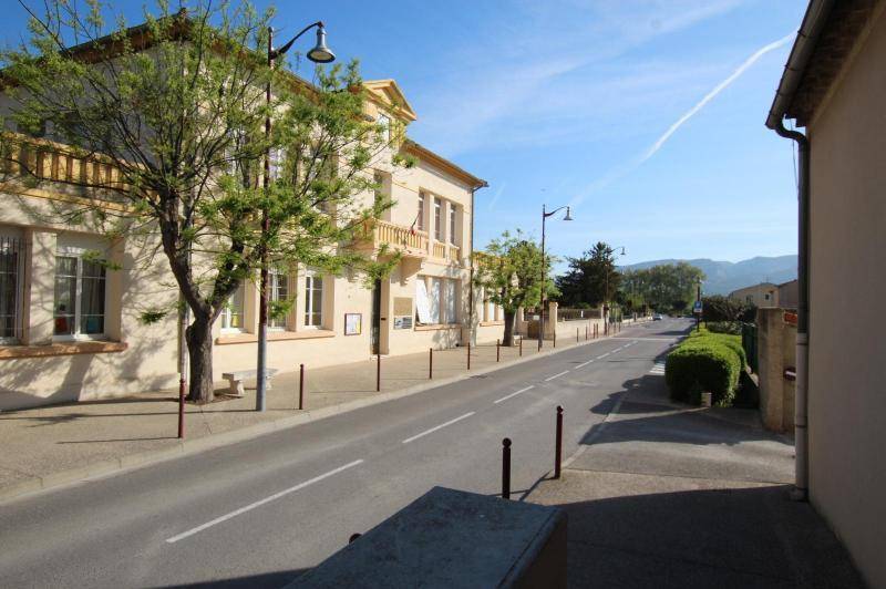Appartement t1bis  centre village rez de chaussee  ...