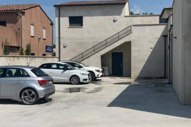 Local profesionnel au 1er etage - - local  ...