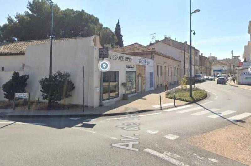 Beau local en centre ville avec vitrine, cour  ...