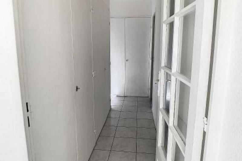 Bel appartement  au 3ème étage dans residence  ...