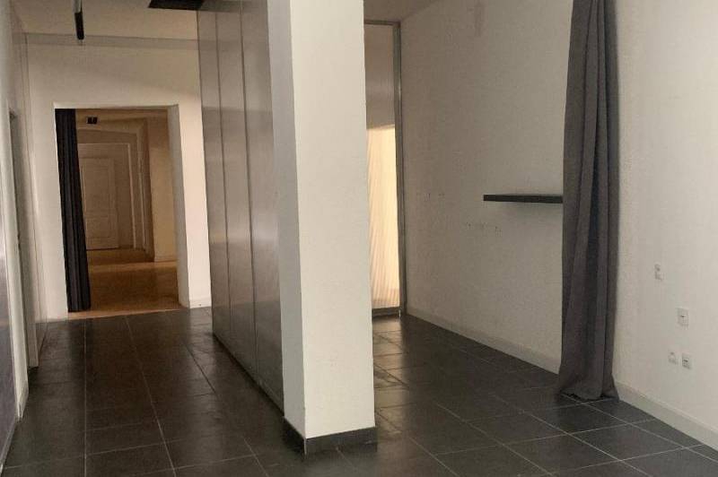 Grand local 345m² proche centre ville- clim -  ...