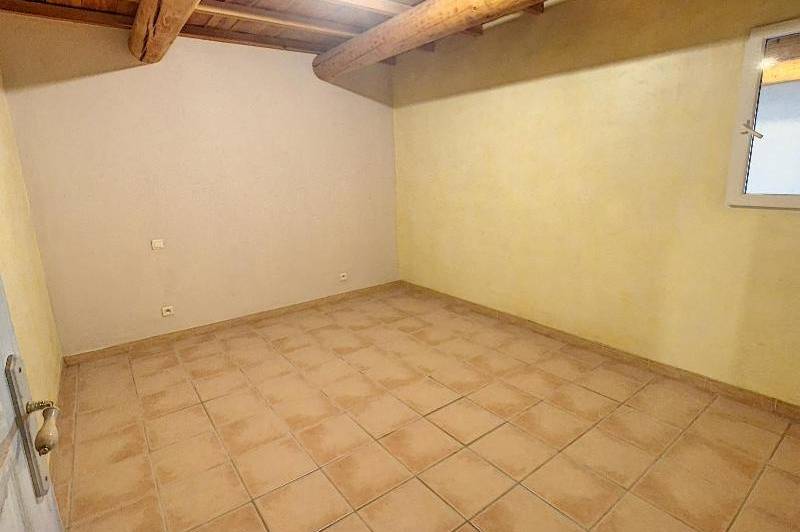 Appartement t3 en rez-de-chaussÉe - cour cloturÉe -  ...