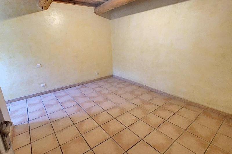 Appartement t3 en rez-de-chaussÉe - cour cloturÉe -  ...