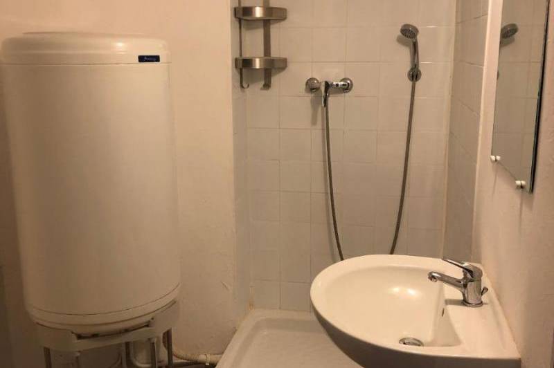 Appartement t1 - rez-de-chaussee - parking gratuit juste  ...