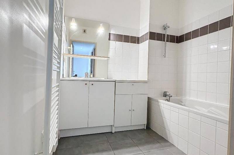 T2 bis au 1er etage avec ascenseur dans  ...
