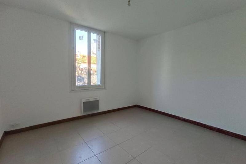 Appartement renove - climatisation - cour cloturee -  ...
