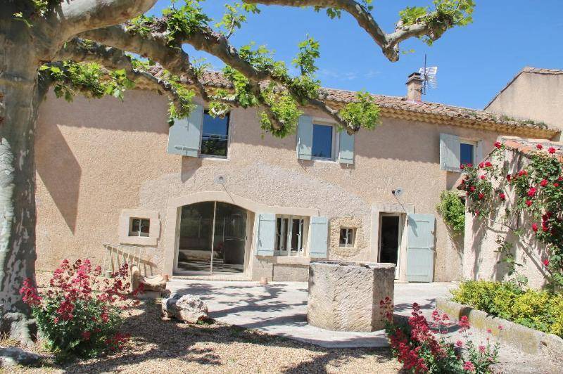 Mas mitoyen- cour cloturee 360 m²-  portail  ...