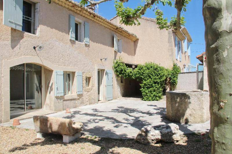 Mas mitoyen- cour cloturee 360 m²-  portail  ...