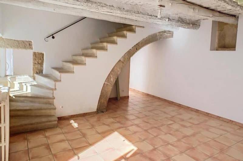 Mas mitoyen- cour cloturee 360 m²-  portail  ...