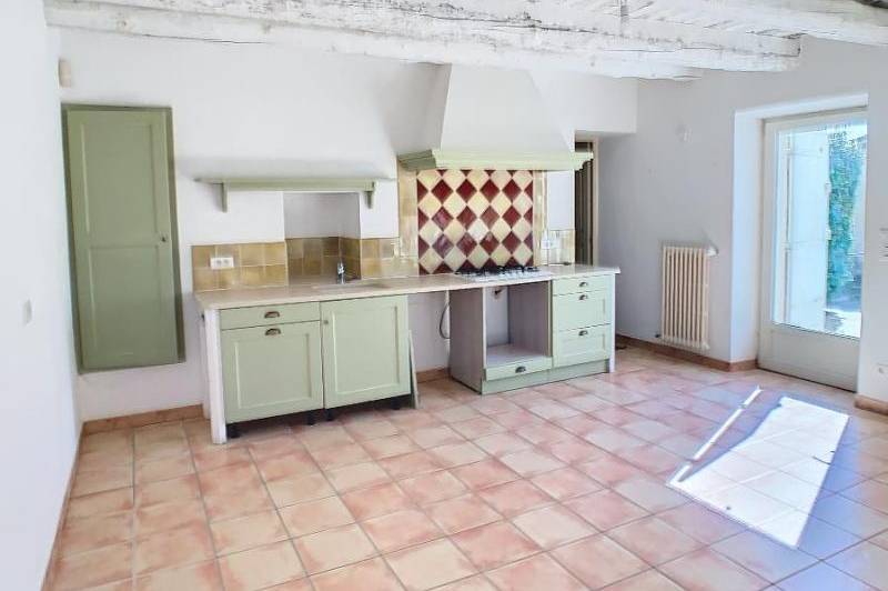 Mas mitoyen- cour cloturee 360 m²-  portail  ...