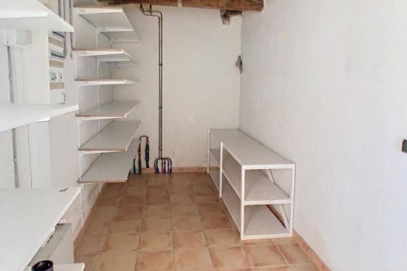 Mas mitoyen- cour cloturee 360 m²-  portail  ...