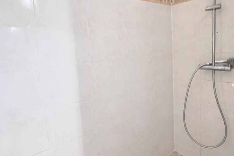 Mas mitoyen- cour cloturee 360 m²-  portail  ...