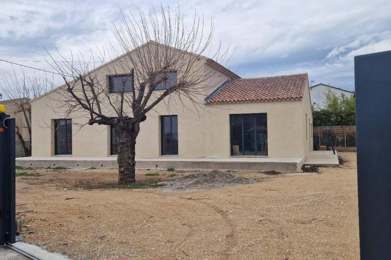 Local de 80 m² - cour cloture -  ...