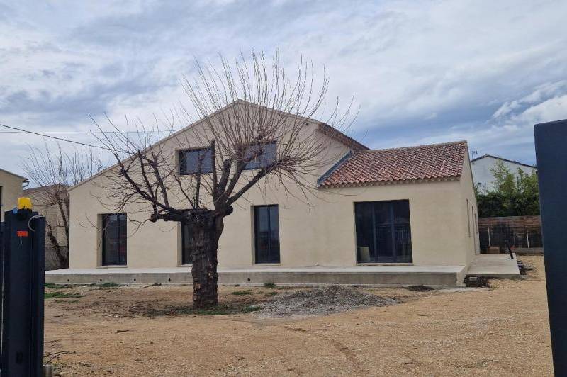 Local de 80 m² - cour cloture -  ...
