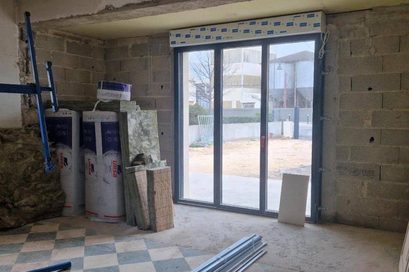 Local de 80 m² - cour cloture -  ...