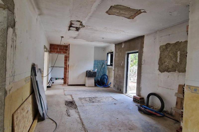 Local de 80 m² - cour cloture -  ...
