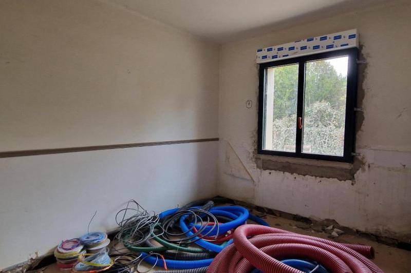 Local de 80 m² - cour cloture -  ...