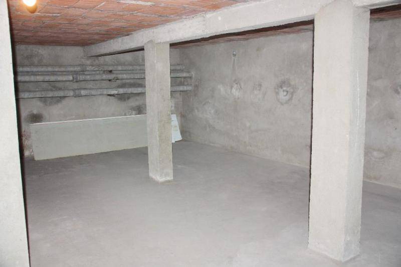 Local / garage - proche centre ville :  ...