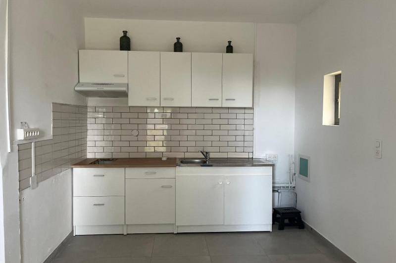 Appartement rÉnovÉ en rez-de-chaussÉe dans un mas avec  ...