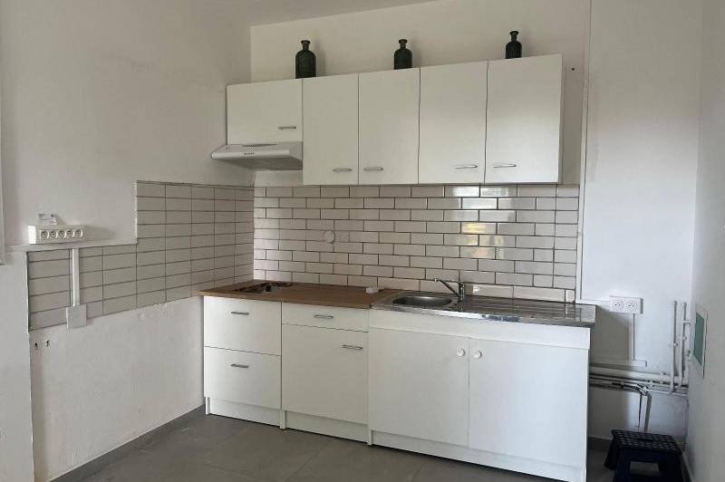 Appartement rÉnovÉ en rez-de-chaussÉe dans un mas avec  ...