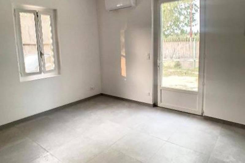 Appartement rÉnovÉ en rez-de-chaussÉe dans un mas avec  ...