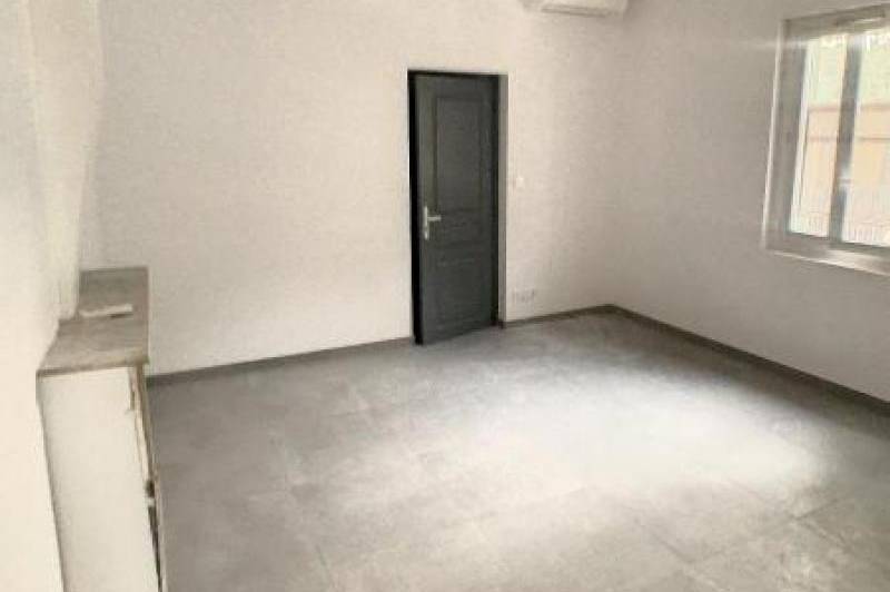 Appartement rÉnovÉ en rez-de-chaussÉe dans un mas avec  ...
