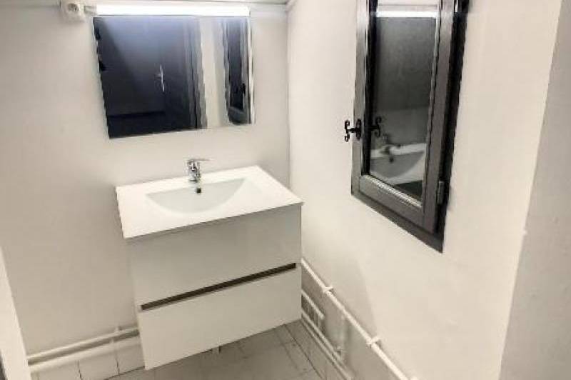 Appartement rÉnovÉ en rez-de-chaussÉe dans un mas avec  ...