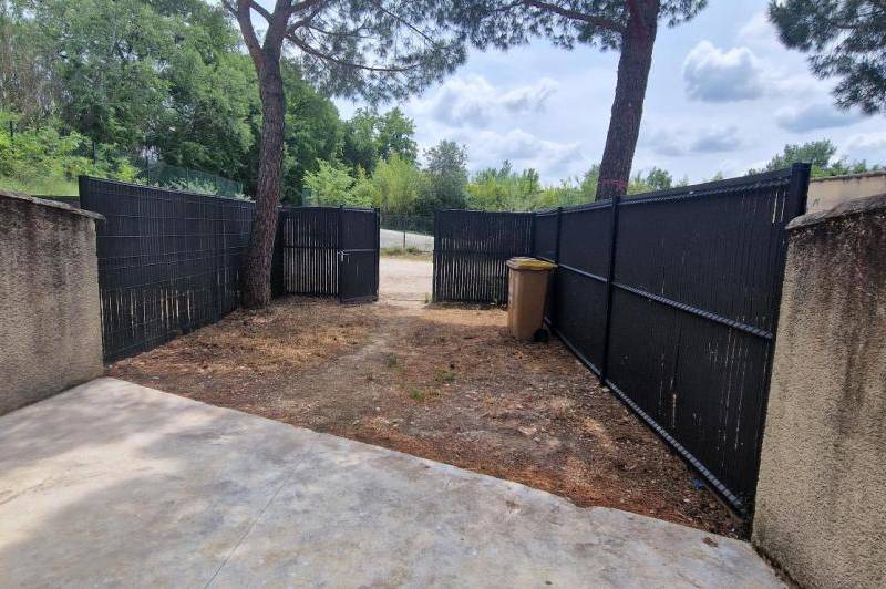 Appartement t3 - cour/jardinet - 2 places de  ...
