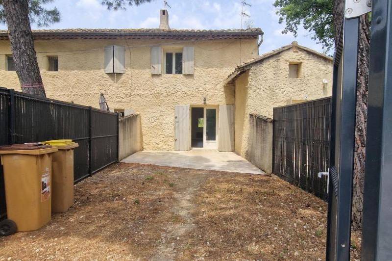 Appartement t3 - cour/jardinet - 2 places de  ...