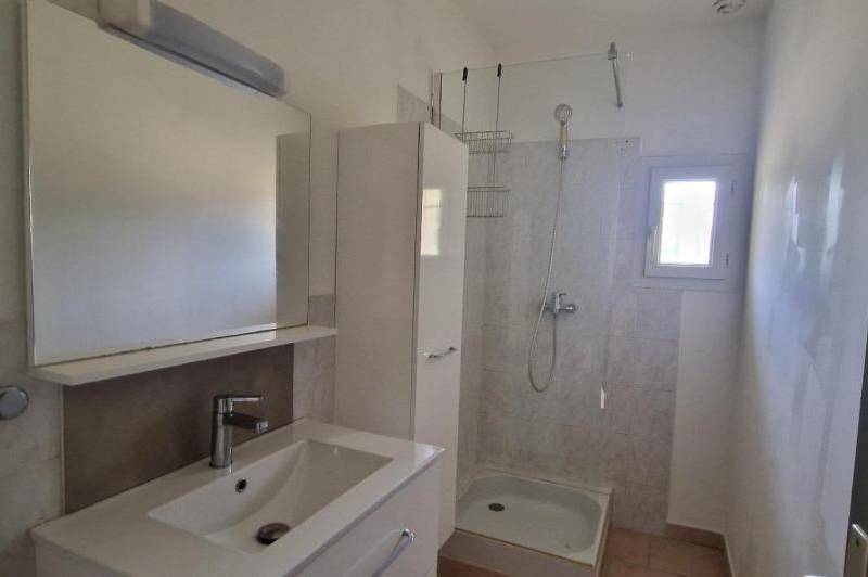 Appartement t3 - cour/jardinet - 2 places de  ...