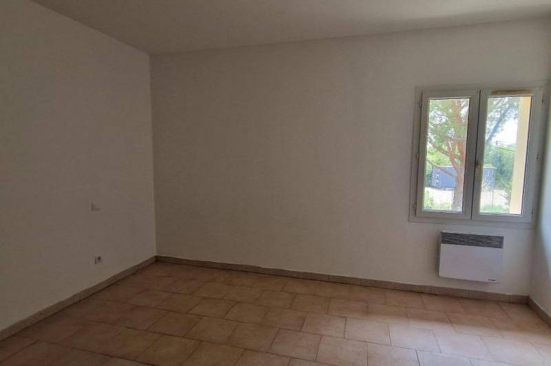 Appartement t3 - cour/jardinet - 2 places de  ...