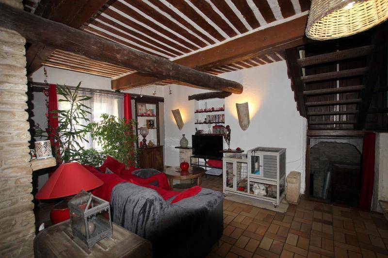 Maison de campagne atypique avec cour cloturee -  ...