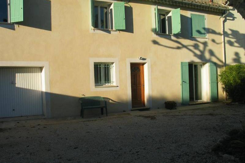 Appartement dans mas - garage - cour cloturee  ...