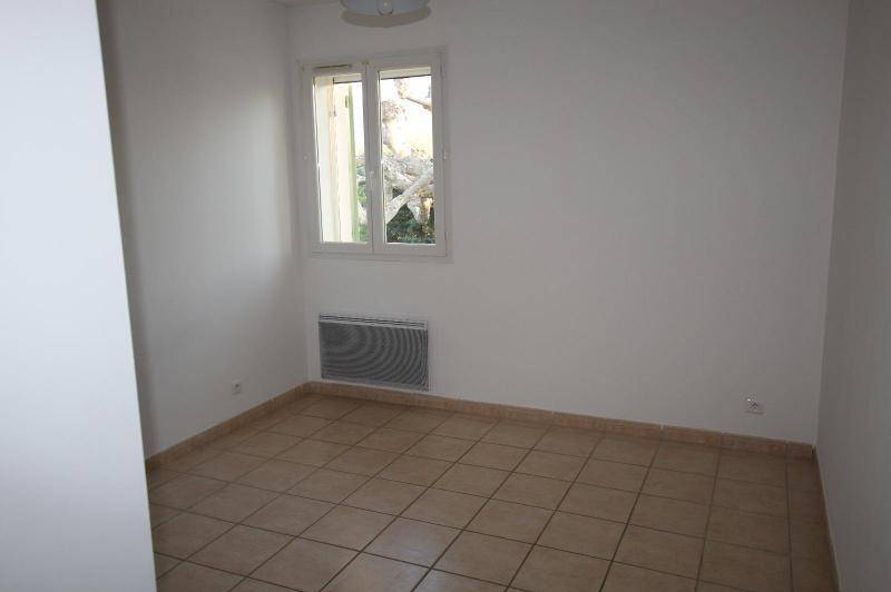 Appartement dans mas - garage - cour cloturee  ...