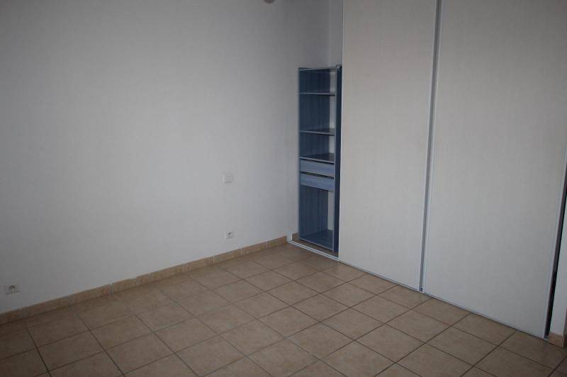 Appartement dans mas - garage - cour cloturee  ...