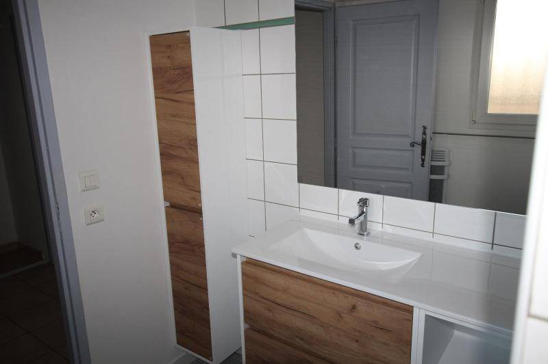 Appartement dans mas - garage - cour cloturee  ...