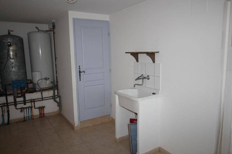 Appartement dans mas - garage - cour cloturee  ...