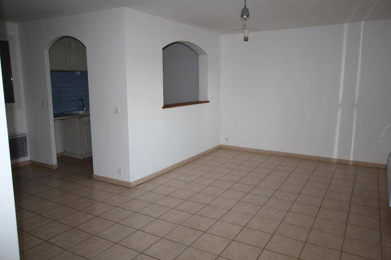 Appartement dans mas - garage - cour cloturee  ...