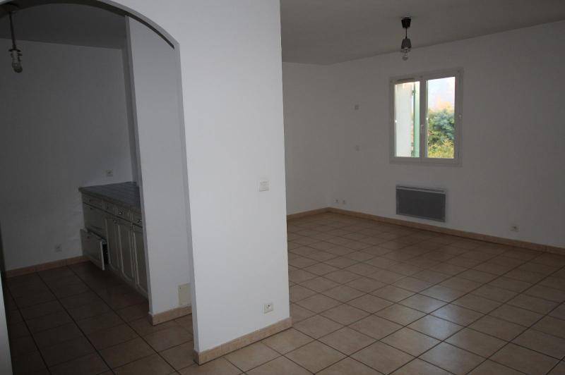 Appartement dans mas - garage - cour cloturee  ...