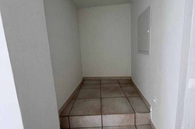 Appartement au 2eme etage d'un immeuble en centre  ...