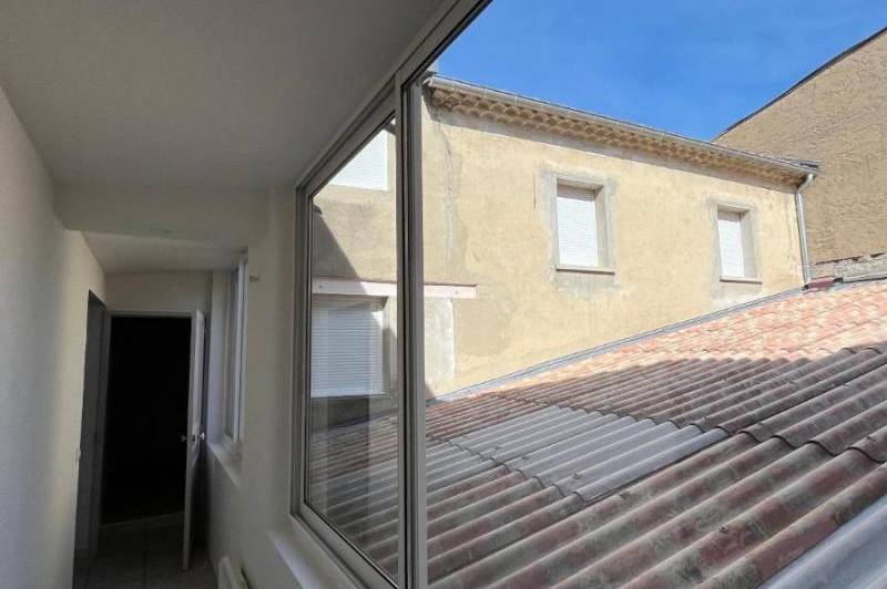 Appartement au 2eme etage d'un immeuble en centre  ...