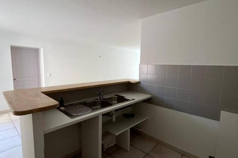 Appartement au 2eme etage d'un immeuble en centre  ...