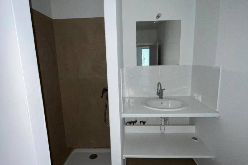 Appartement au 2eme etage d'un immeuble en centre  ...