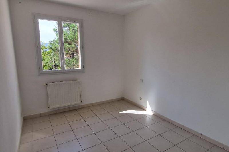Villa avec jardin clos - garage - terrasse  ...