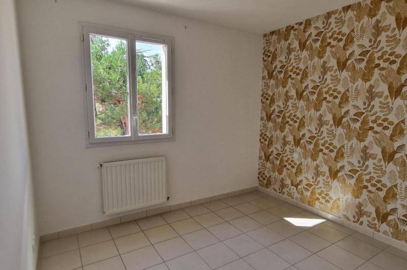 Villa avec jardin clos - garage - terrasse  ...