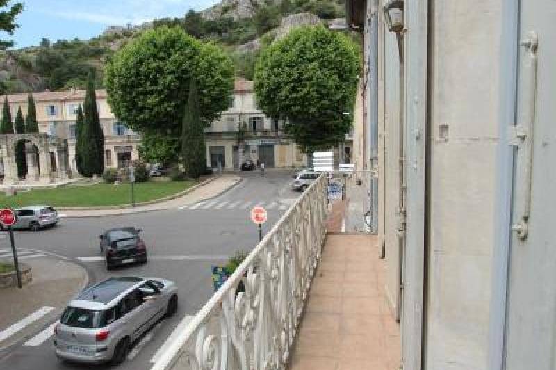 Duplex au 1er etage avec balcon - centre  ...