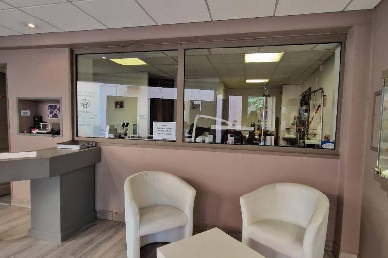 Local avec vitrine - local de 43 m²  ...